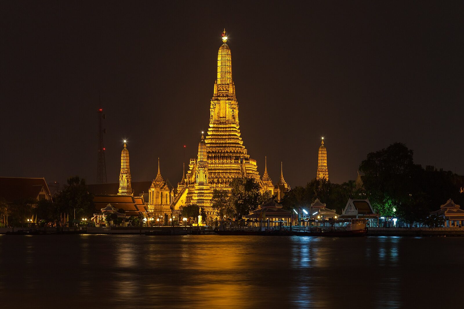Wat Arun at dusk