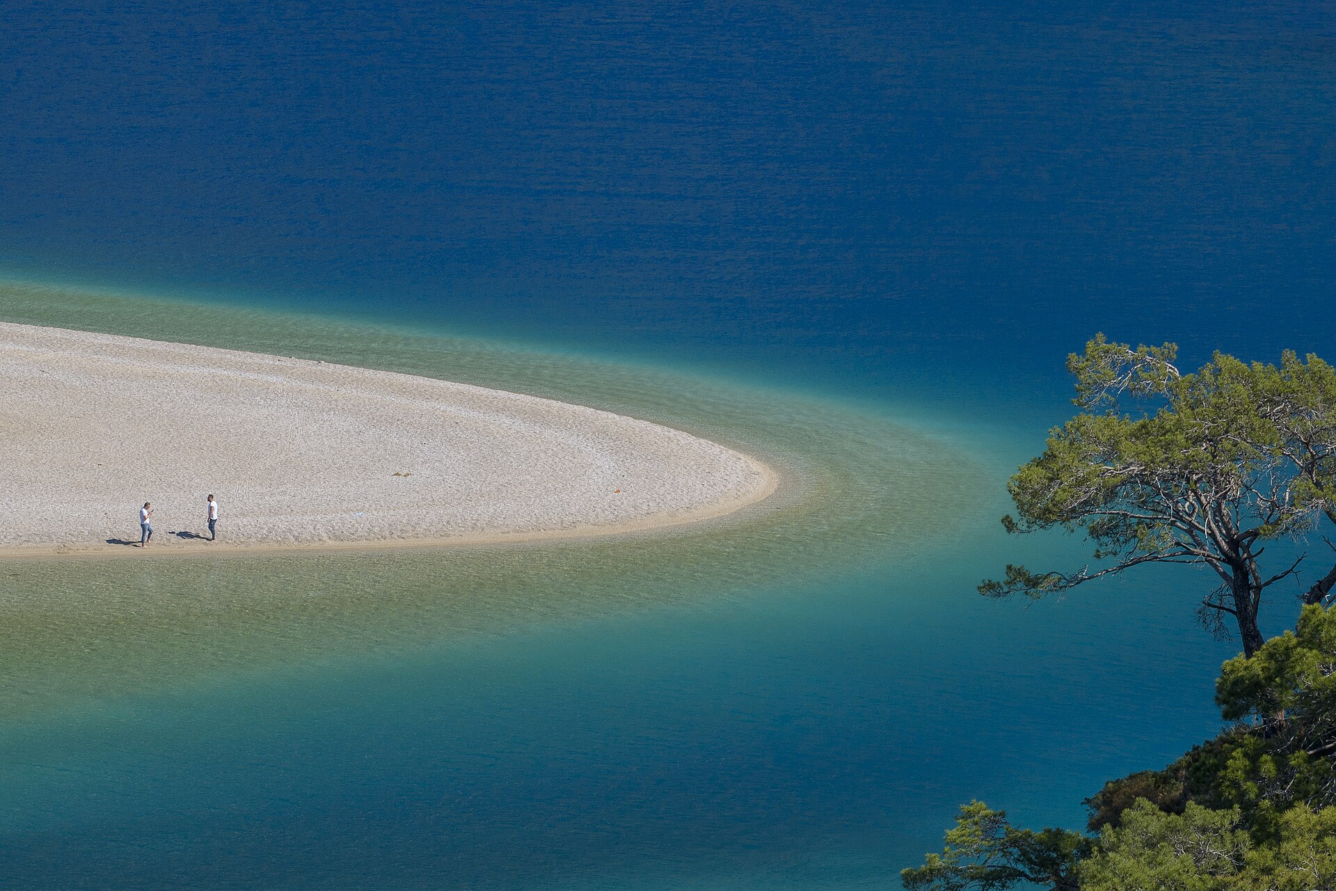 Ten sunshine spots where toddlers and teenagers are equally happy